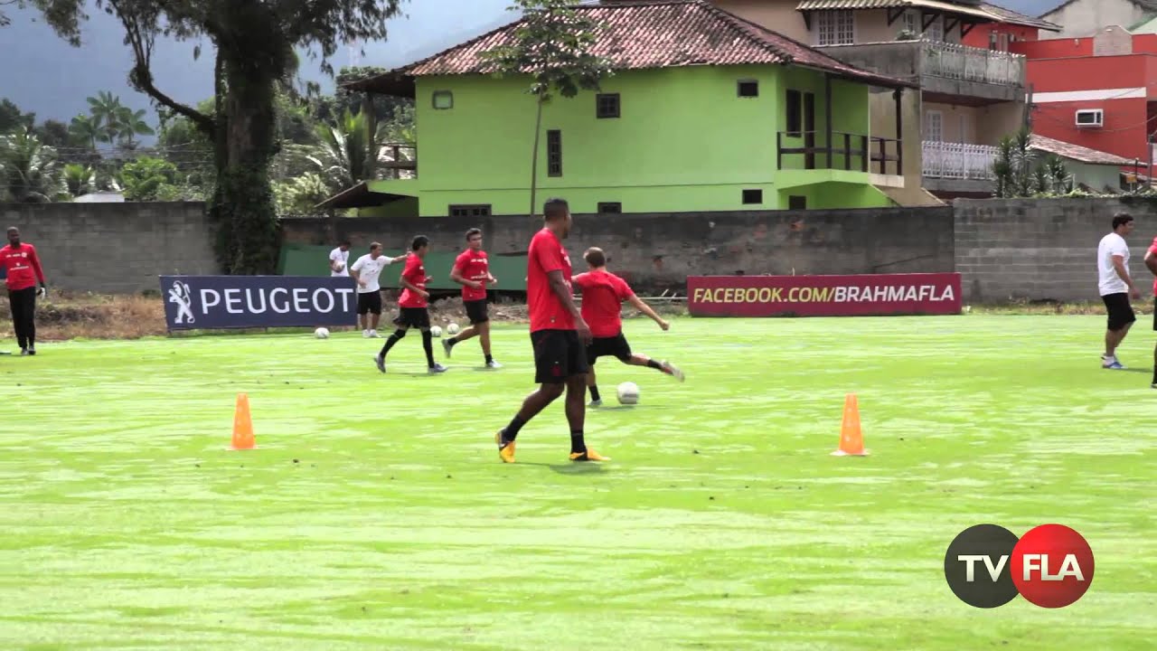 Flamengo faz treino técnico e físico com finalizações