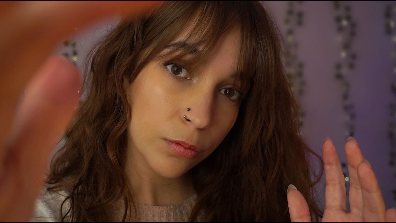 ASMR Tongue Click tocando tu CARITA | ASMR MUY CERCA DE TI