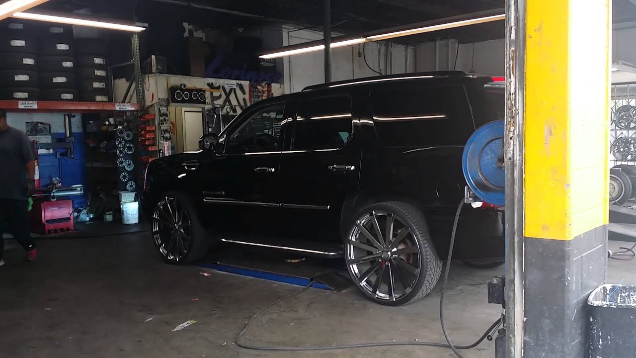 Cadillac escalade on 28s