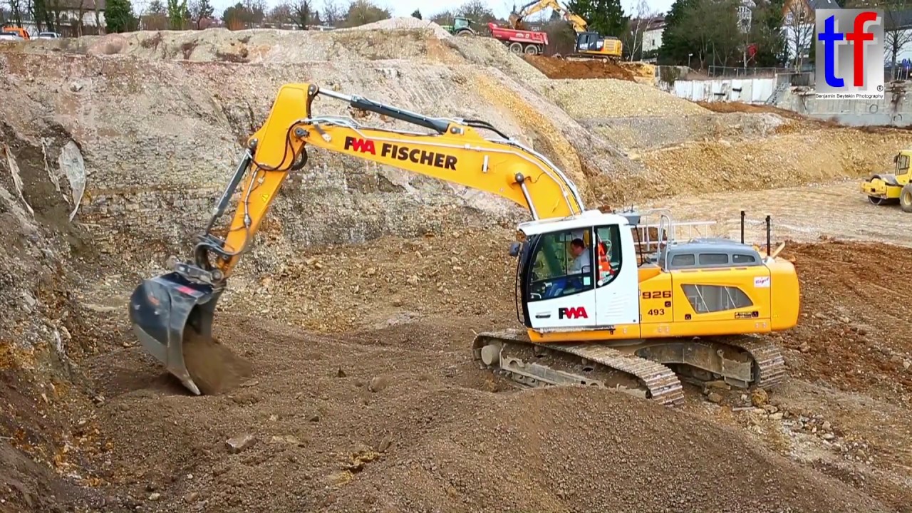 LIEBHERR R 926 Works Alone / Materialeinbau, Waiblingen, Germany, 23.02.2017.