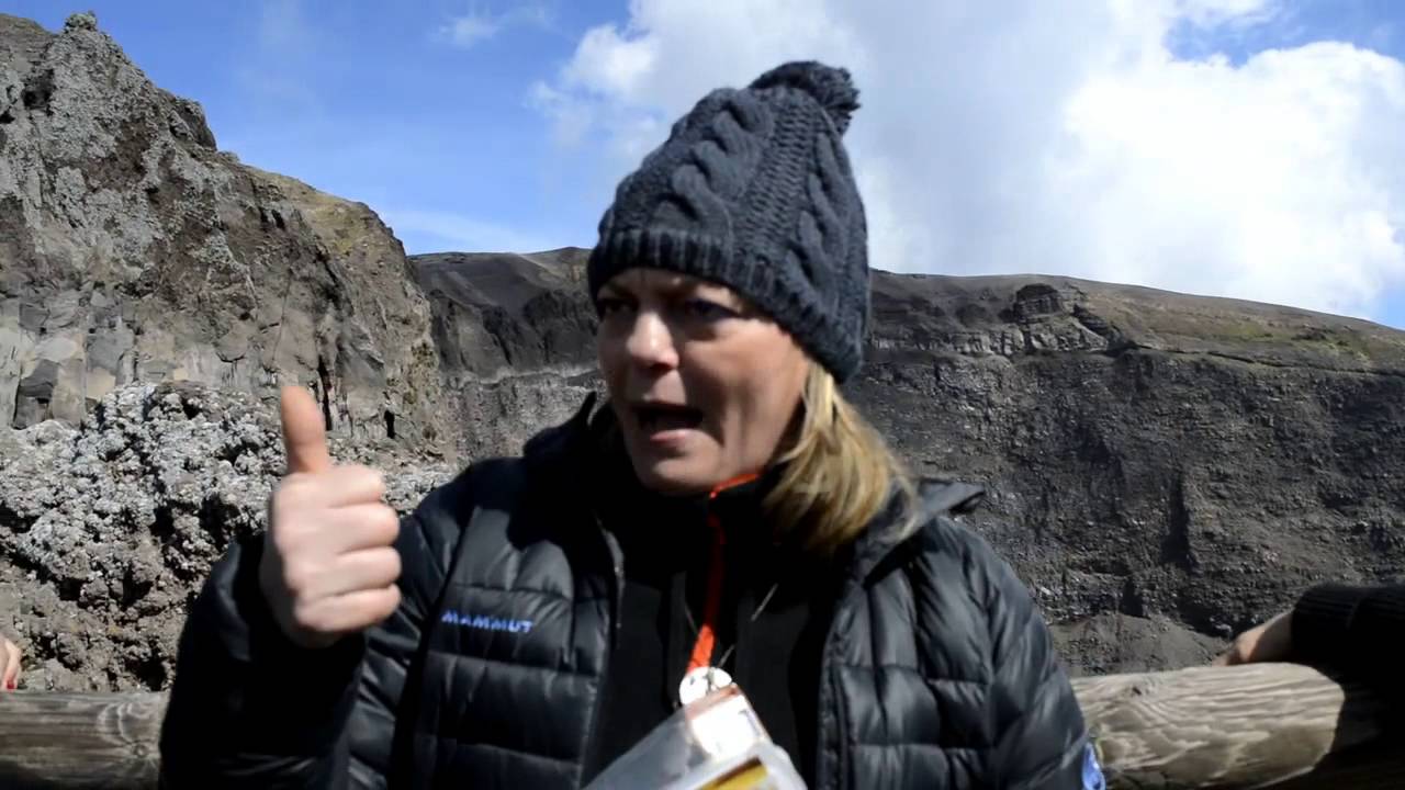 Escursione sul Vesuvio con interessanti cenni storici descritti da una guida turistica.