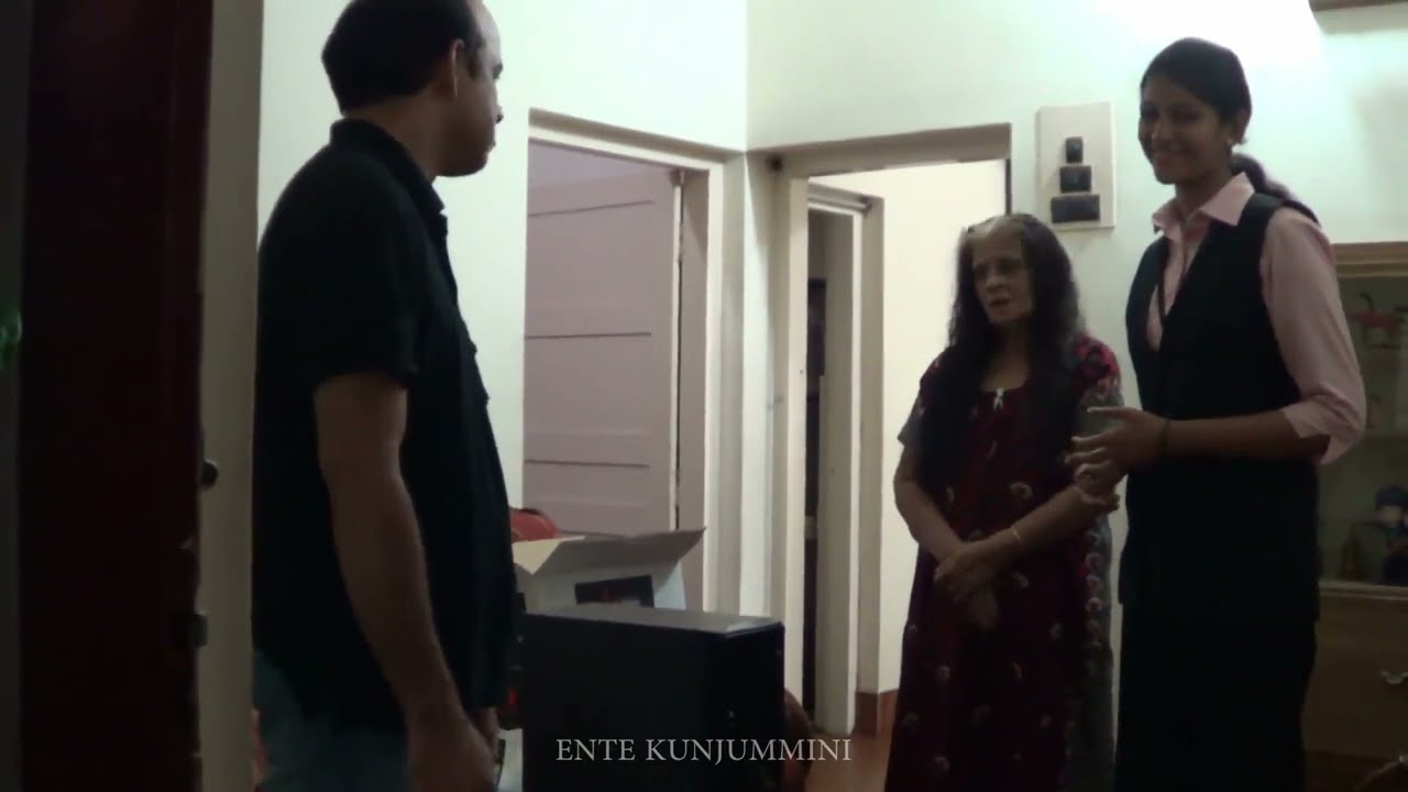 2012ലെ വീഡിയോ ഡയറിയിൽ നിന്നും.. ഒരു കമ്പ്യൂട്ടർ വാങ്ങിയത്. പാവം കുഞ്ഞു ഉമ്മും ഞങ്ങളും.
