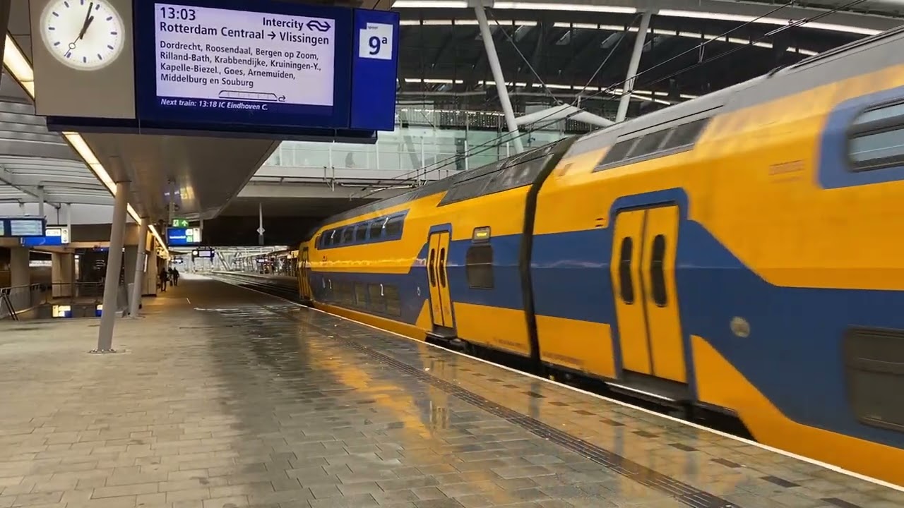Departure VIRMm 8656 from Utrecht Central Station