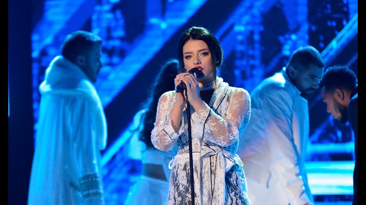 Sia - Bird Set Free. Vezi cum cântă Alina Mocanu, la prima Gală X Factor!