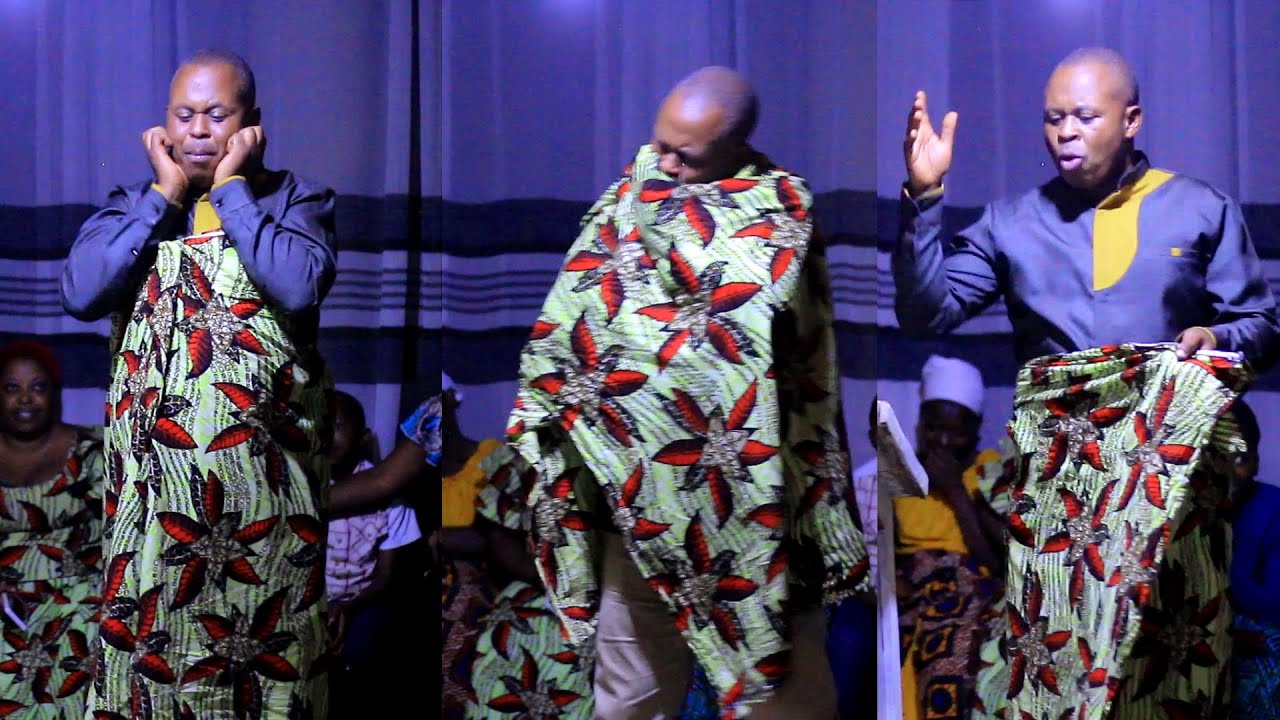 Mbega ubuhamya😱Etienne wigisha asetsa noneho aratwumije😂Aje mu rusengero yambaye igitenge😂😂