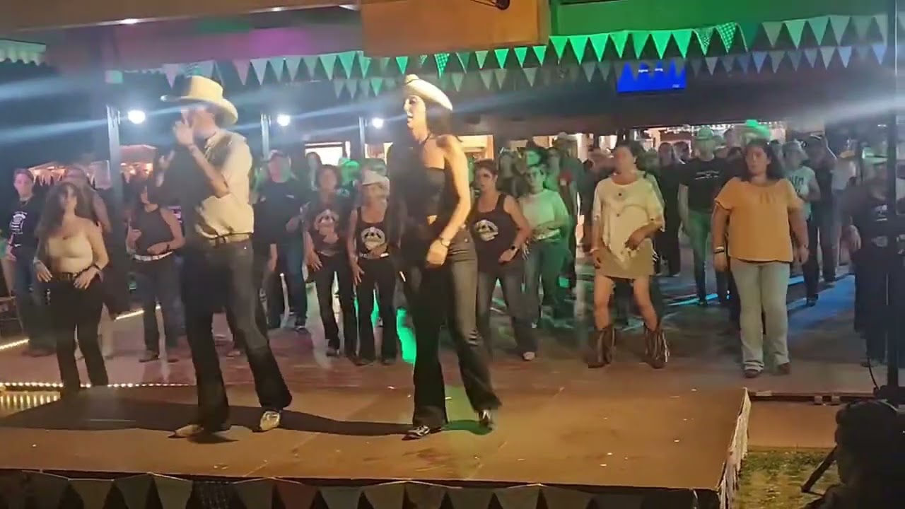 Хайди Джампс Линейный танец Дэвида Виллелласа (It Takes Two - Адам Вендлер)