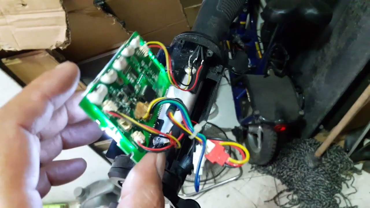 RoRoTEC reparación monopatín kugoo se queda acelerado