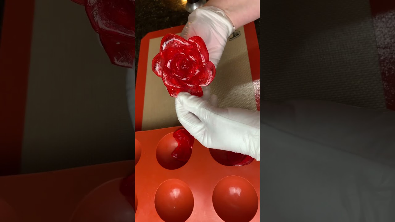 Pulled sugar isomalt rose #sugarartist #cake #cakedecorating #isomalt #edibleart