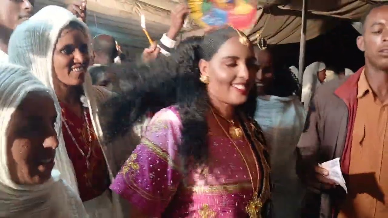 ዱሙቕ ጓይላ ብባህላዊ ጭራ ንጉስ መድረኽ ተጋ. ኣብራሃለይ (ነጠበ) ኣብ ወረዳ ሓሓይለ 