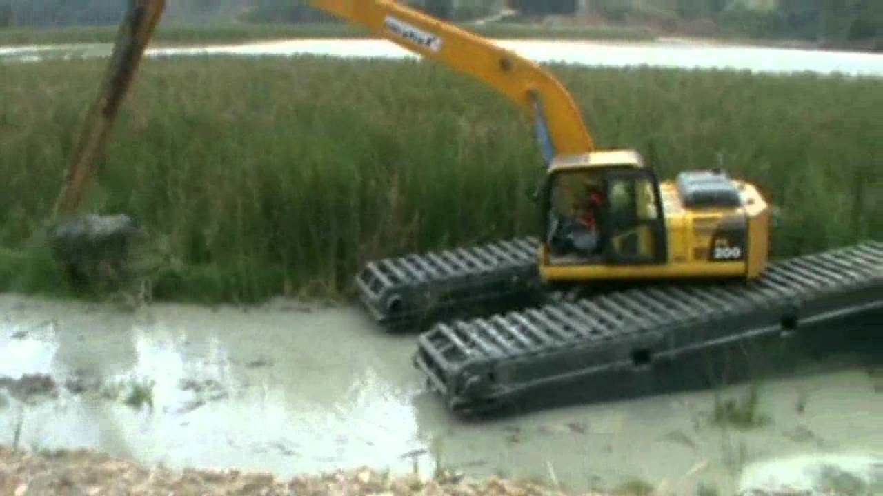 ULTRATREX amphibious excavator / swamp backhoe AX320 PC200-8