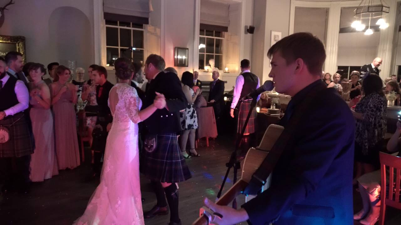 Robert Robertson: Tide Lines (Ex- Skipinnish): First Dance at Howie's - Walking On The Waves