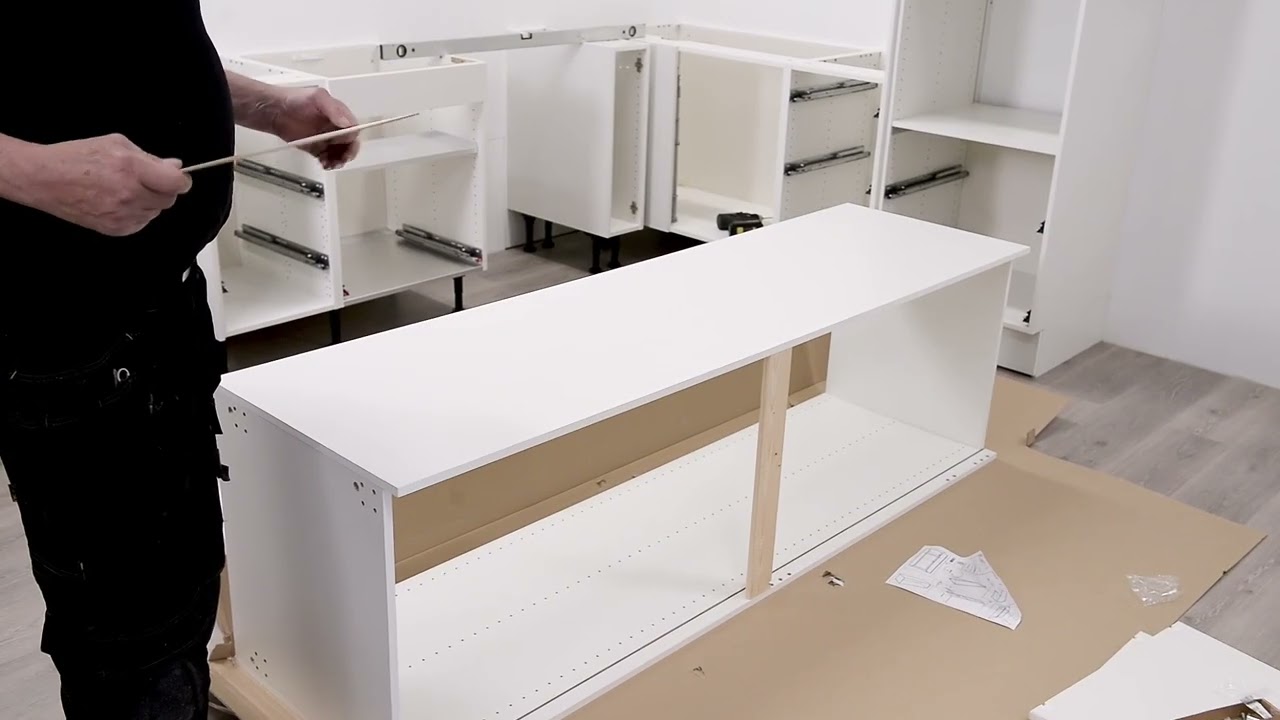 Sigdal kjøkken - Utpakking og montering av høyskap