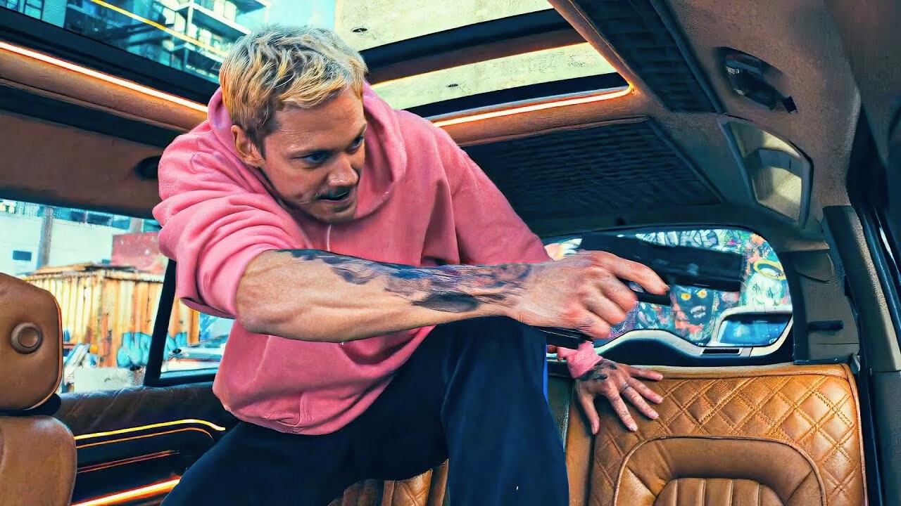 Ye Genius Chor Is Luxury Car Mein Quaid Ho Gaya ( Locked 2025 Movie Explained in Hindi/Urdu )