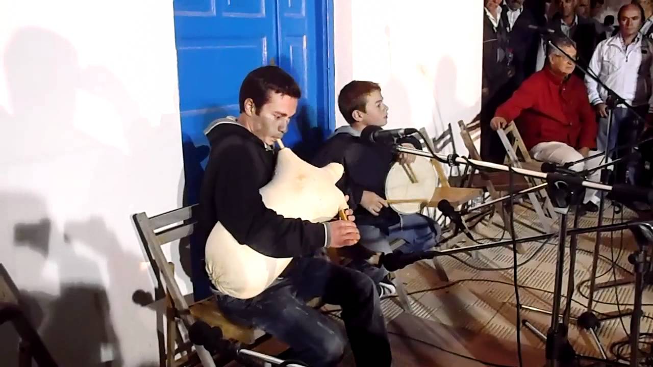 ANTIPAROS TSAMPOUNA  IOANNIS & PETROS FAROUPOS SANTORINI FESTIVAL TRADITIONAL  MUSIC 2011