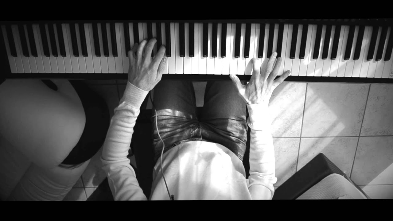 Apple iPhone 5 - Music Every Day commercial (RED - Rob Simonsen Piano Cover)