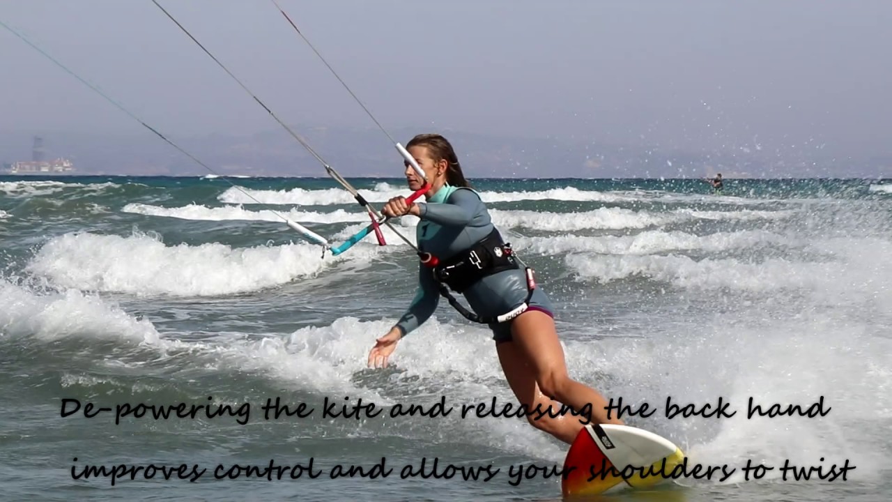 Kitesurfing strapless jibe