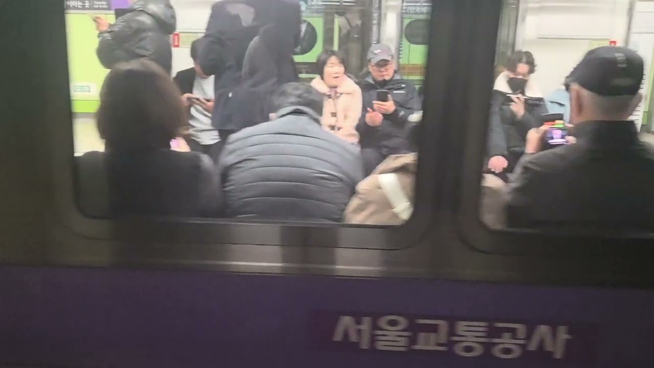 서울교통공사 5호선을 타고 천호역에서 오금역까지 다녀왔습니다.