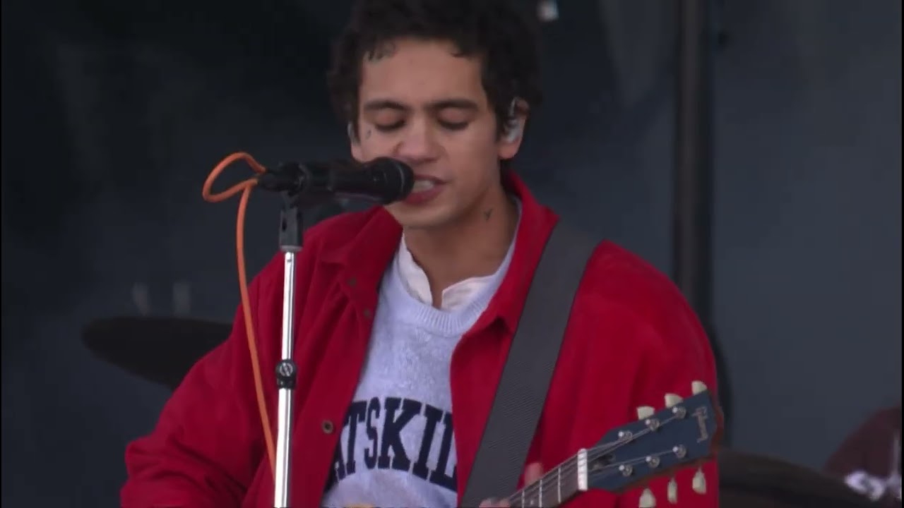 Dominic Fike - white keys (Live)