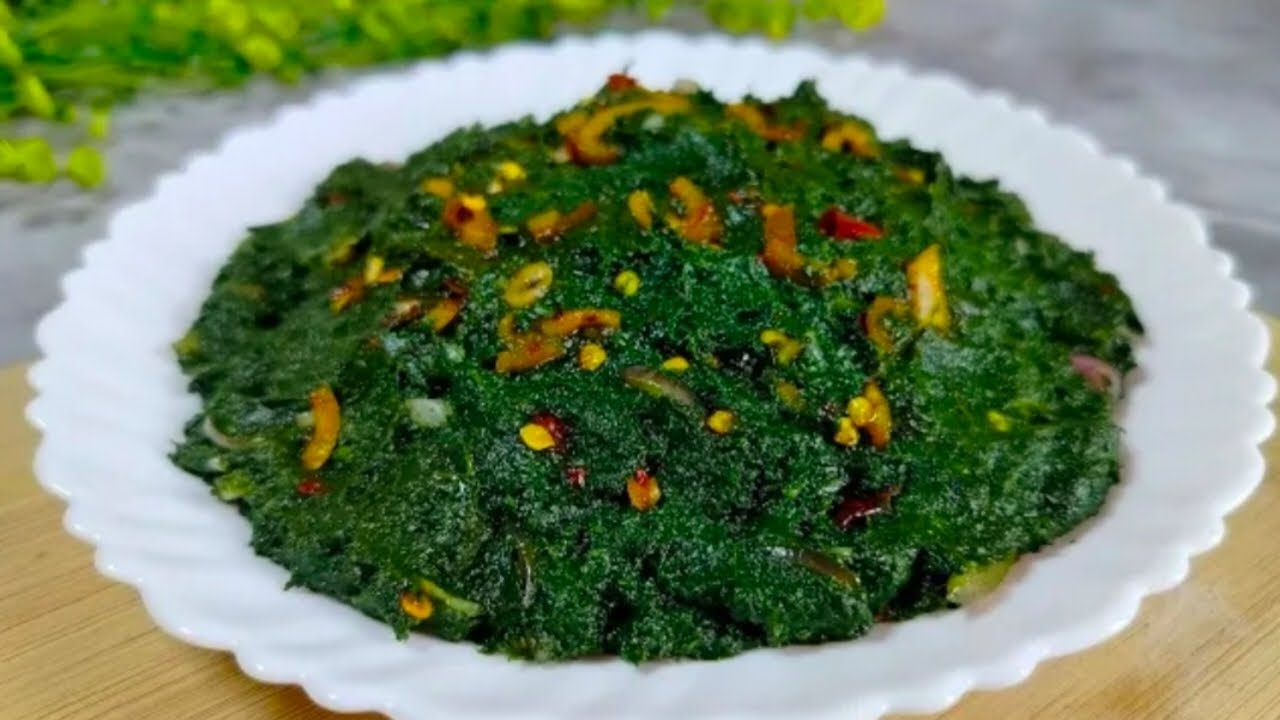 এভাবে কচু পাতার ভর্তা বানালে ১ প্লেট ভাত নিমিষেই শেষ হয়ে জাবে!!Kochu Patar Bhorta!!Mukta'S Kitchen