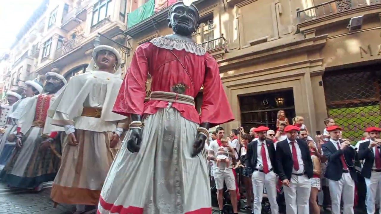 Baile de los gigantes de Pamplona/Iruñeko erraldoien dantza