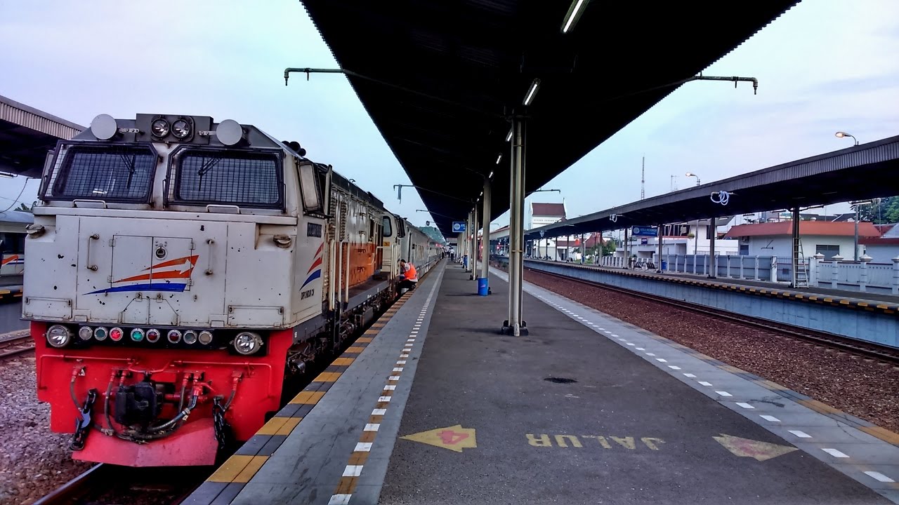 Merasakan Kereta Api Ranggajati dari Cirebon ke Jember (16 jam 09 menit)