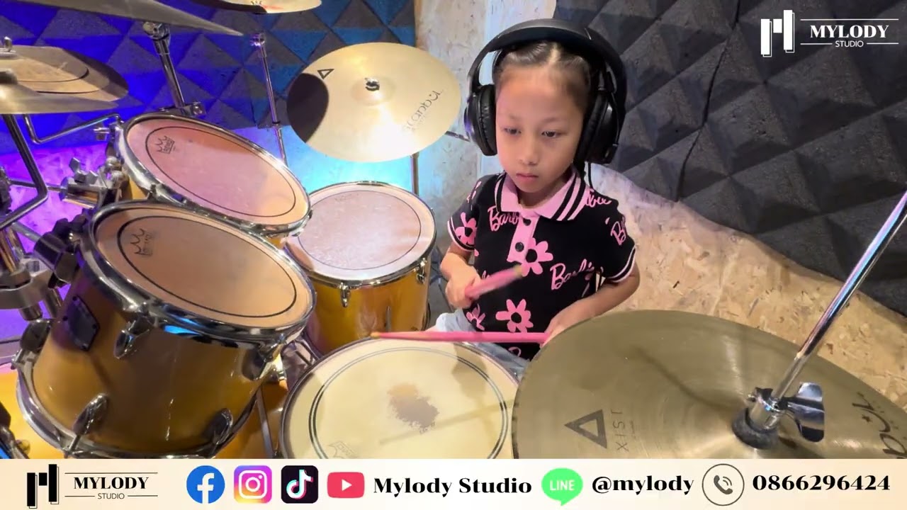 Gold Lion Drum Cover by เมจิค