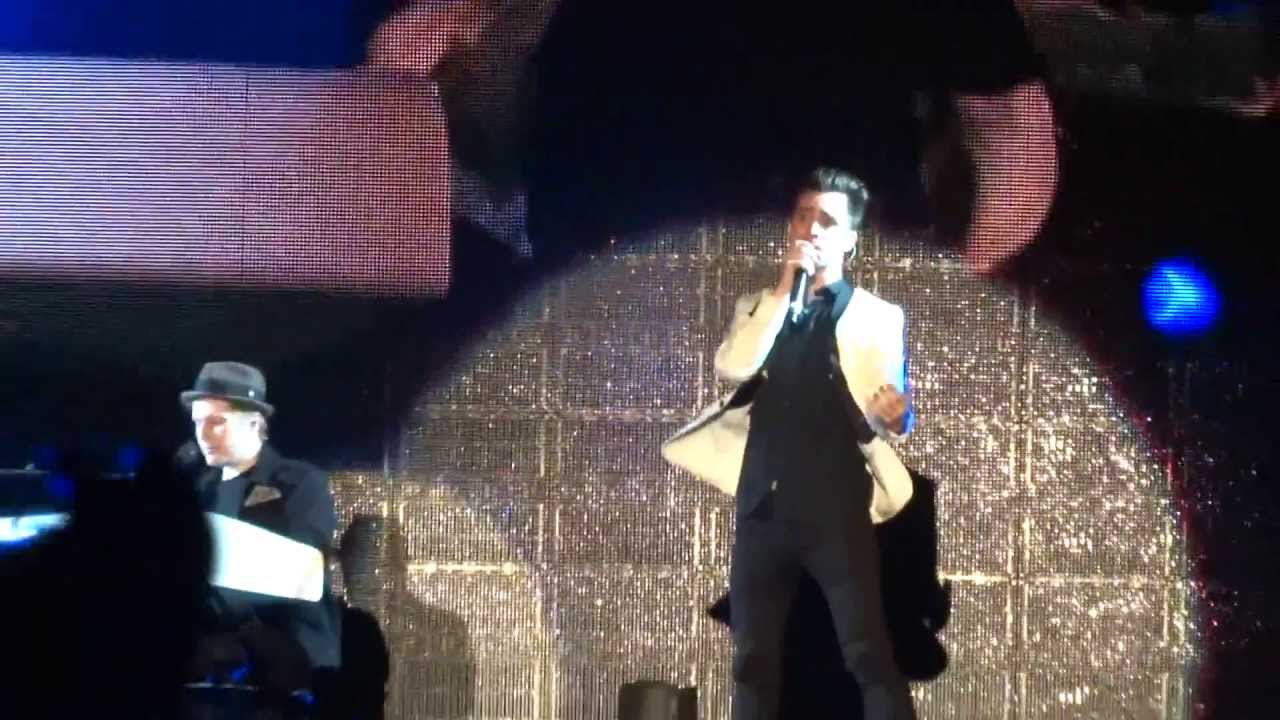 Fall Out Boy - 20 Dollar Nose Bleed ft. Brendon Urie HD (Live in Toronto)