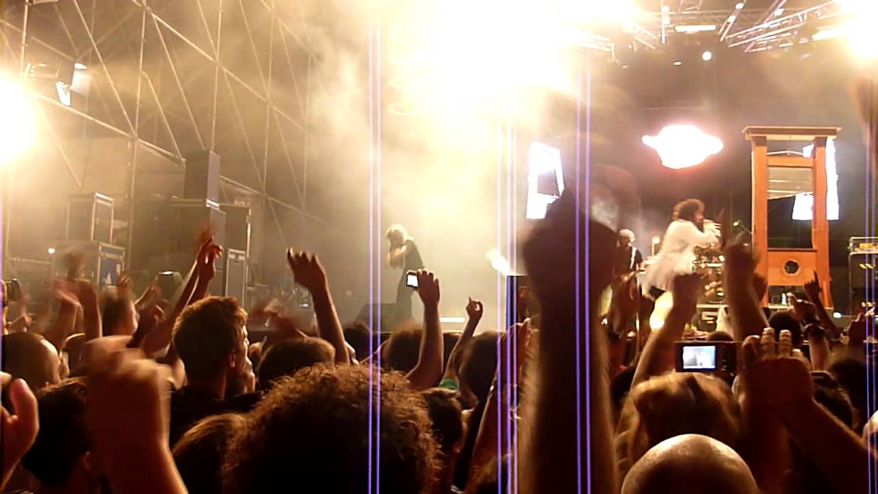 Caparezza - La ghigliottina LIVE 2011 Cagliari (06/17)