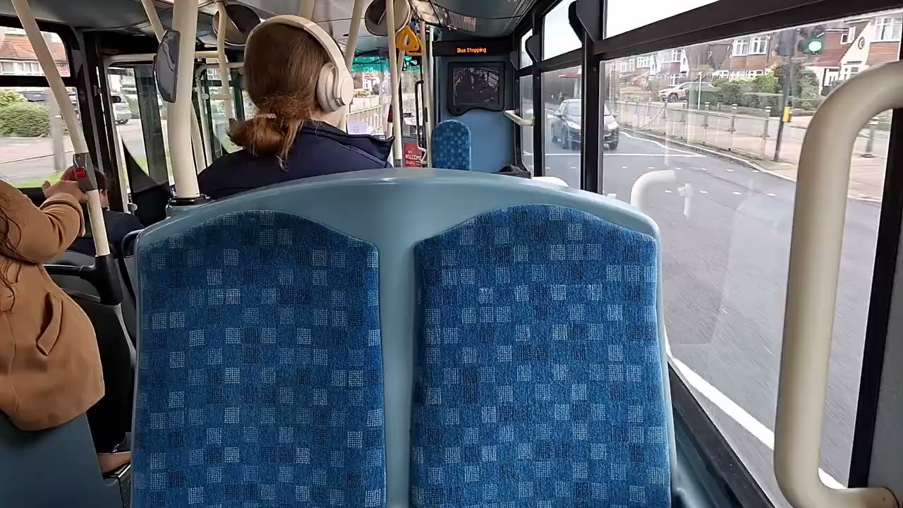 *TOP DRIVER MAXES PULSAR* Arriva London VDL DB300/Wright Gemini 2 LJ09SUA DW219 | Service T3