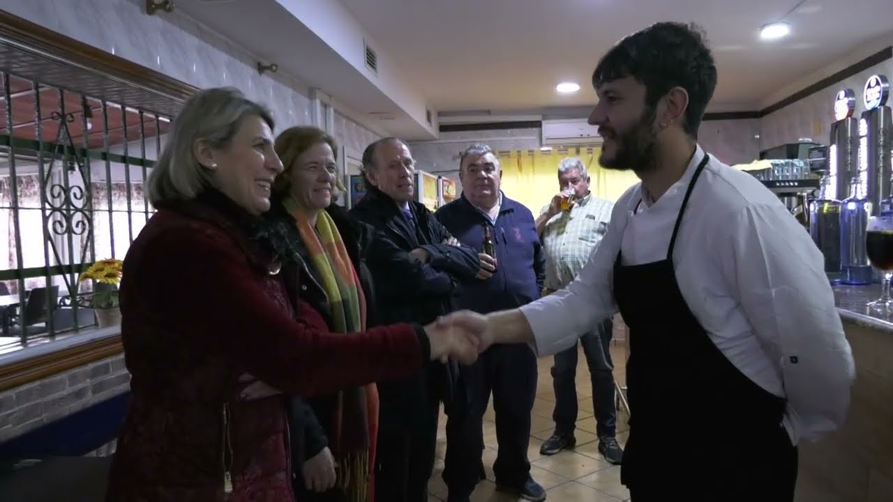 EL ALCALDE DE CHICLANA VISITA LA VENTA FLORENTINA EN EL PAGO DE NUEVO TRAS SU REAPERTU