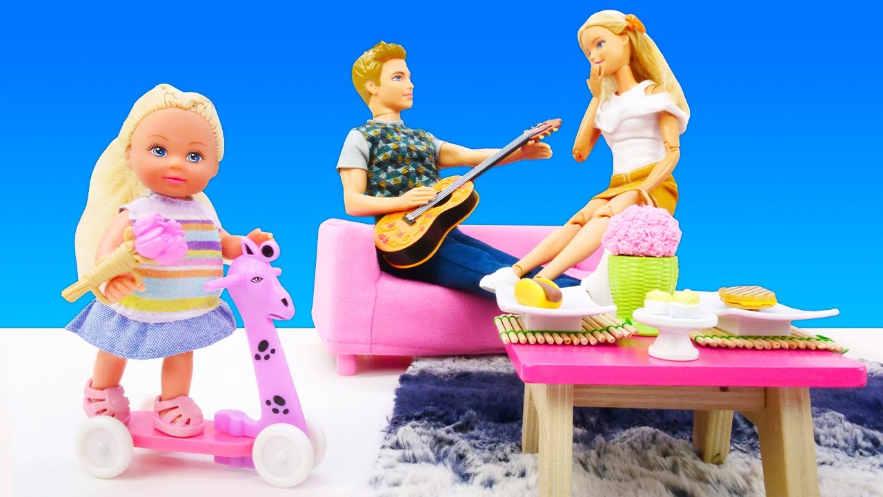 Vamos passar um dia na casa das bonecas! Novelinhas infantis para princesas