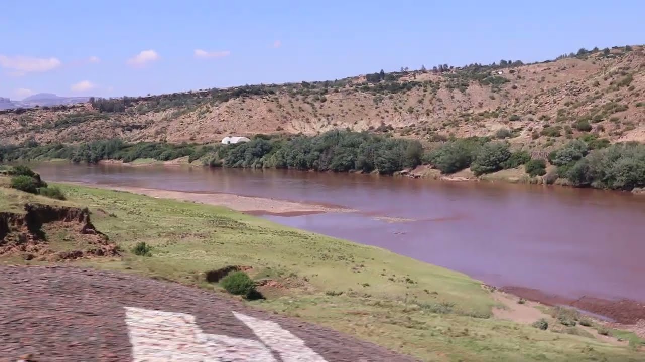 Driving from Quthing to Mohale's Hoek