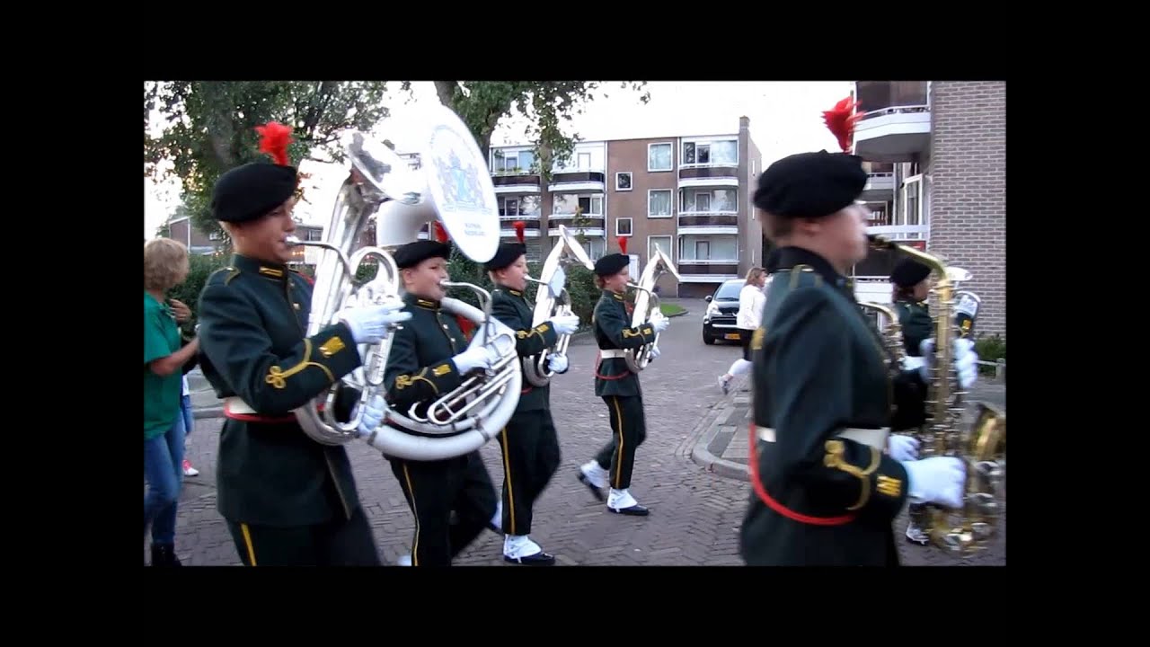 DVS Junioren onderweg naar de Lampionnenoptocht.