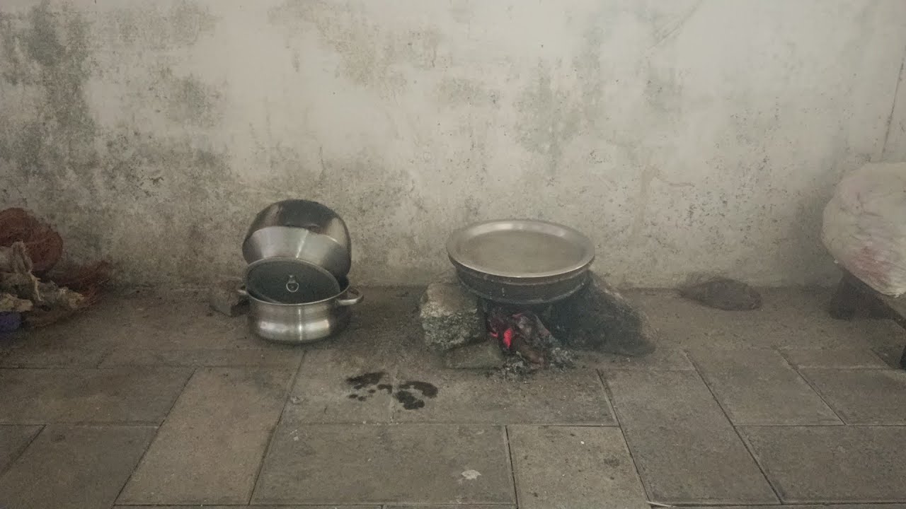 ചിലപ്പോഴൊക്കെ പുറത്ത് അടുപ്പുകൂട്ടി തീ കത്തിക്കാറുണ്ട് #badharus kichan...