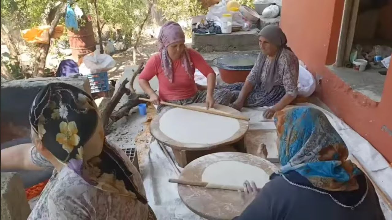ÇARŞAF GİBİ AÇMALARA DOYAMADIĞIMIZ YUFKA EKMEĞİNİ PİŞİRİYORUZ😊