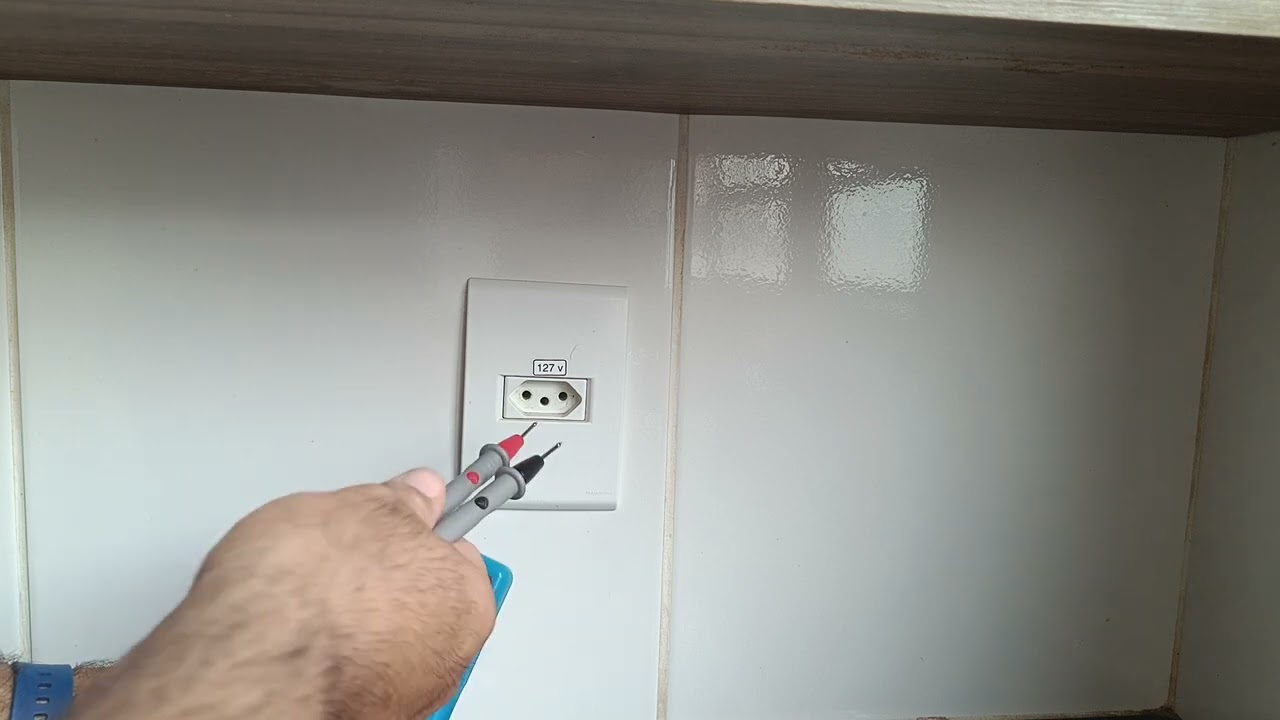 Como medir tens&atilde;o em uma tomada. Com multimetro #127V #220V #110V