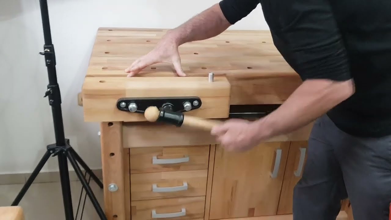 A short introduction to the beautifully crafted, solid Pinie workbench