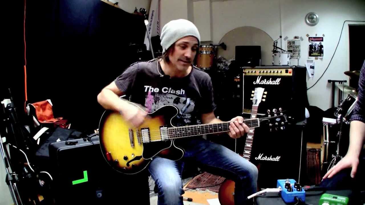 Ryan Roxie - How to play the opening riff to 