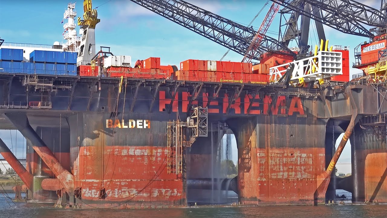 GIANT OLD SEMI-SUBMERSIBLE CRANE VESSEL 