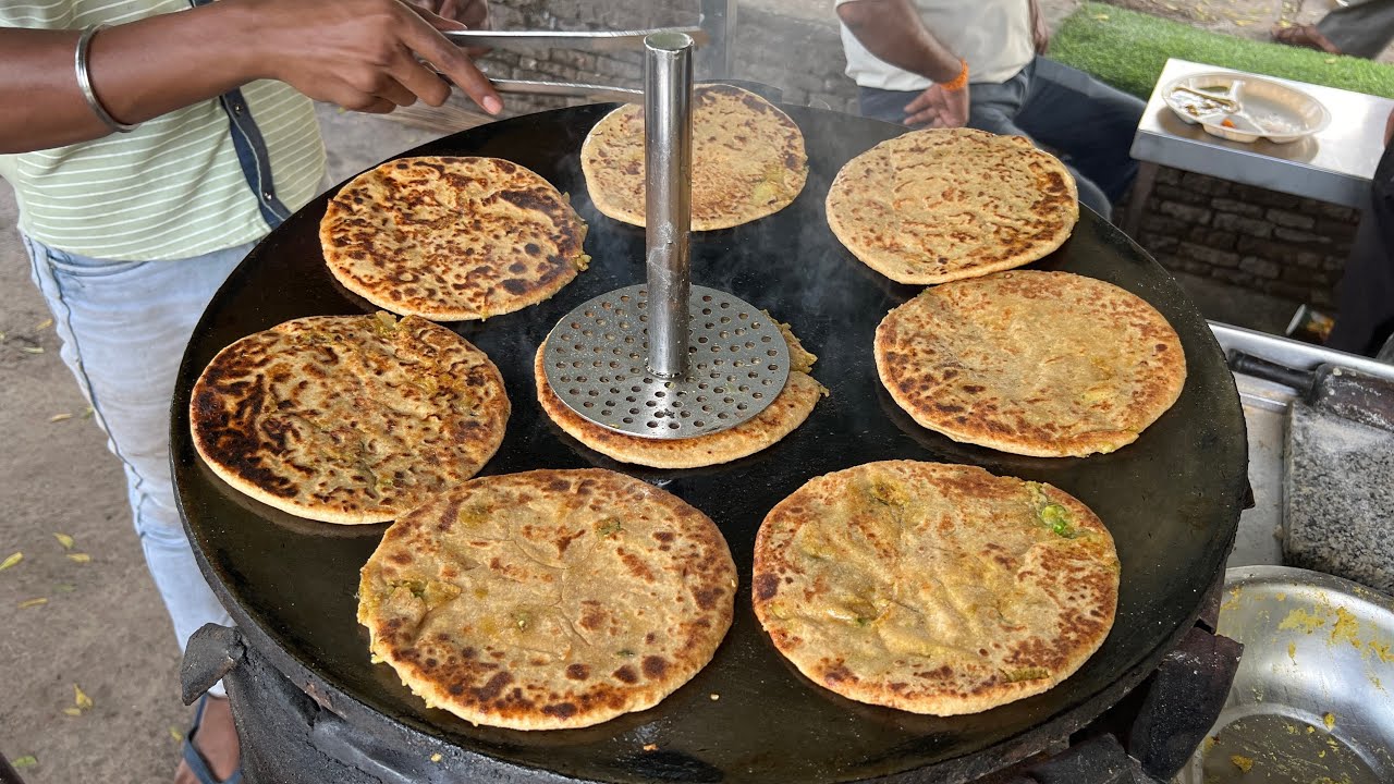 Aloo Paratha Made in Pure Desi Ghee at Agra | Indian Street Food