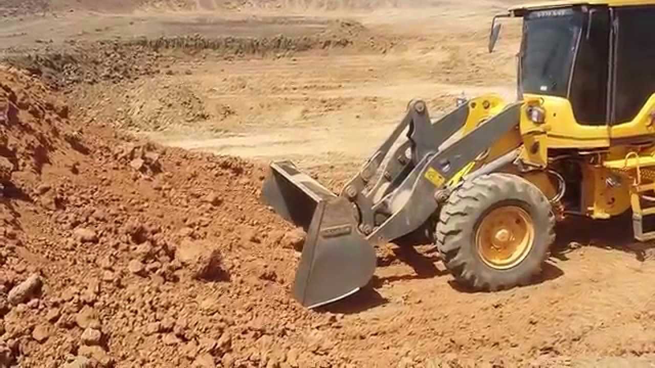 Carregadeira Volvo l60f carregando caçamba, Junior de Pres. Dutra-MA