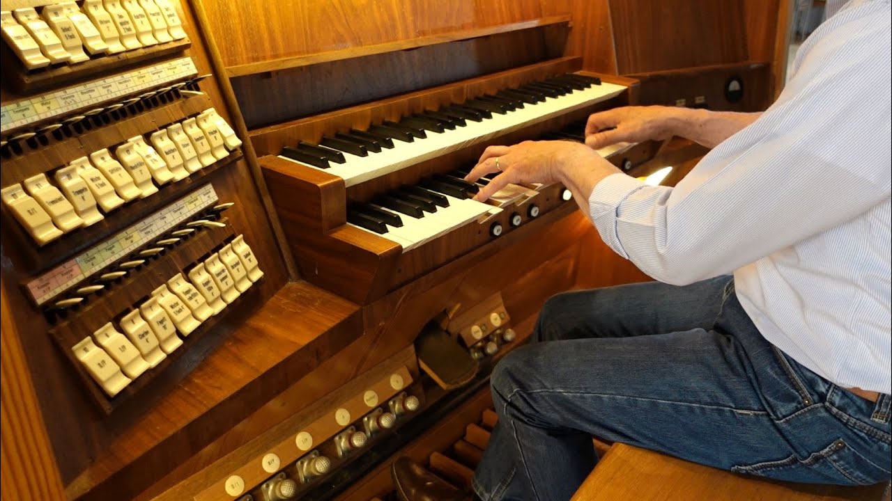 Fanfare  for Organ / Fanfare für Orgel /  played and composed by Markus Süß / for Organ