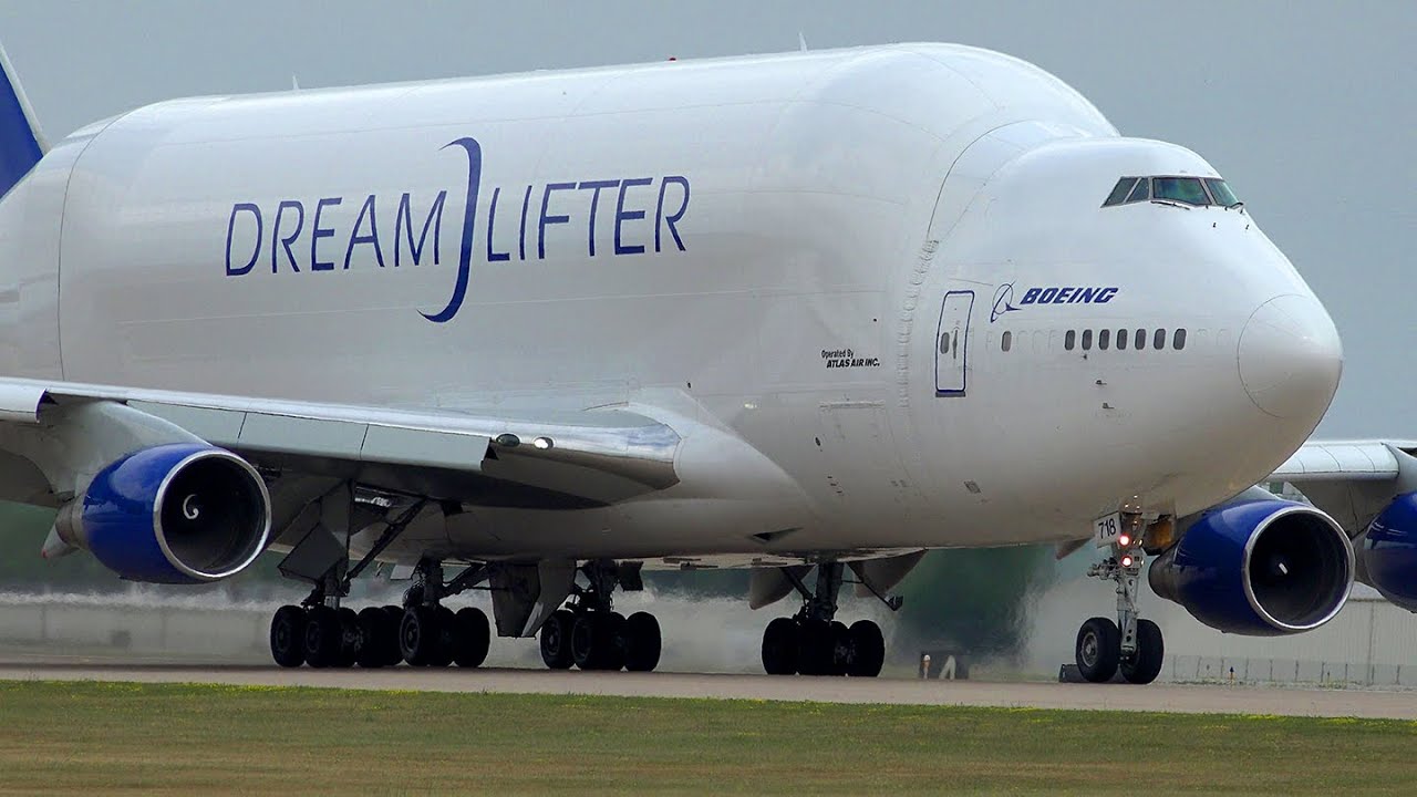 The Boeing Dreamlifter in Action up close.