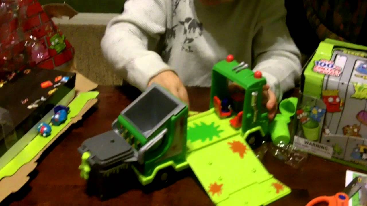 The Trash Pack Garbage Truck Toy Unboxing and Review