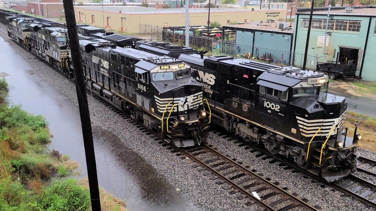 Norfolk Southern 813 and 29G simultaneously depart Lambert's Point 2020-11-12