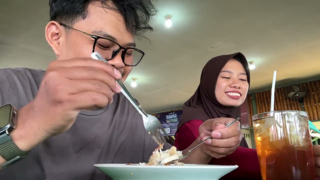 Makan di Soto Bang Amat 