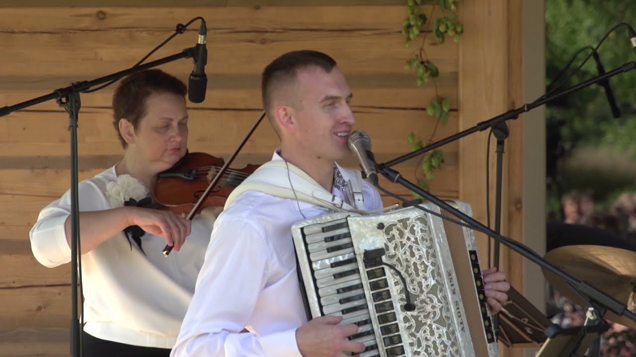LAKSTĪGALU MUZIKANTS / Baltie Lāči