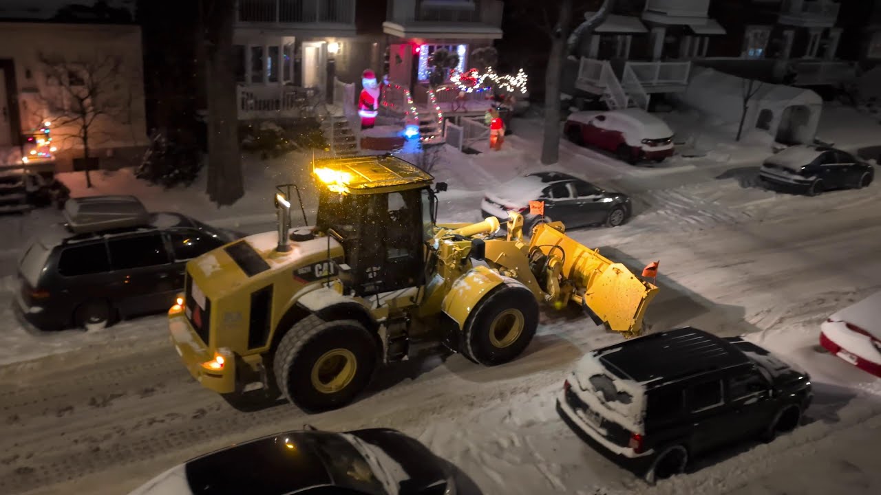 Contant C-1016B & Cat 950K Loader - Snow Removal in Montreal Opération Déneigement