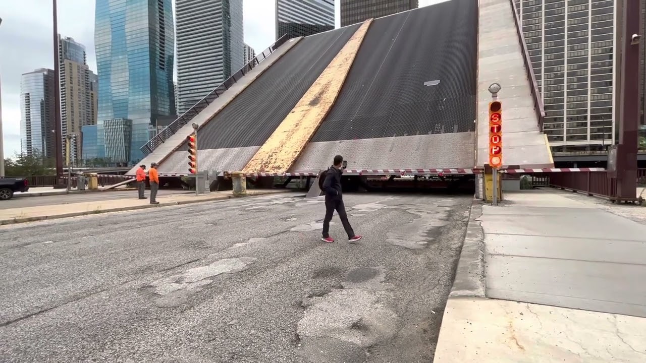 (2 WRRS motor bells) Columbus Dr. Drawbridge in Chicago IL (North Side)￼