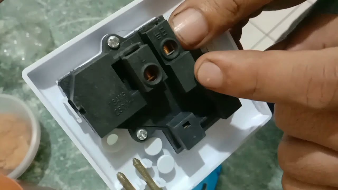 Cara tukar Soket Plug dinding
